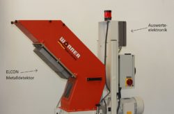 Metal detector ELCON from Sesotec installed below the material chute of the Xtra granulator from Wanner. © Sesotec GmbH
